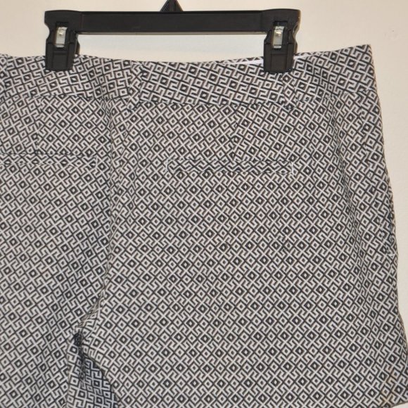 BANNANA REPUBLIC HAMPTON SHORT SIZE 4 BLACK - Picture 5 of 8